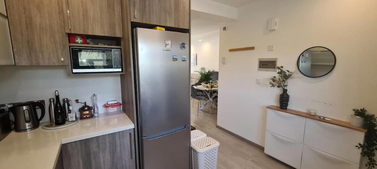 Stay Downtown Retreat ลิมาซอล ภายนอก รูปภาพ